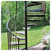 Escalier en spirale PRIMA, forme unique pour décorer les intérieurs de maisons à plafonds hauts et à lofts ouverts