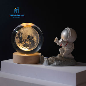 Globo Terrestre in Cristallo K9 Personalizzato, Artigianato 3D Sferico Inciso Sabbiato con Base in Legno Luminosa, Oggetto da Collezione Creativo da Scrivania - Product Image 3