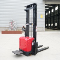 Gerbeur électrique tout-terrain, technologie sans balais, construction robuste, capacité de charge de 2000 kg, batterie lithium-ion, transmission intégrale, polyuréthane