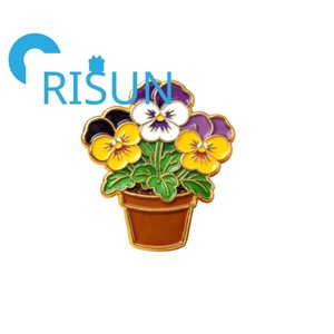 Pin de Esmalte Personalizado al por Mayor con Diseño de Flor de Pensamiento Tricolor Morado, Joyería Floral, Broches de Esmalte, Pin de Metal con Esmalte de Pensamiento - Product Image 5