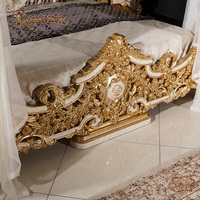 Meubles de chambre à coucher de luxe de haute qualité fabriqués en Europe, lits à baldaquin en bois massif sculpté à la main et doré, style antique.