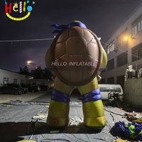 Tortue guerrière gonflable géante avec épées croisées, mascotte de super-héros verte pour événement de bande dessinée