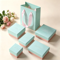 Boîte à bijoux en carton avec logo personnalisé, finition argentée de luxe, couvercle estampé à chaud, insert en éponge, sac fourre-tout pour bagues