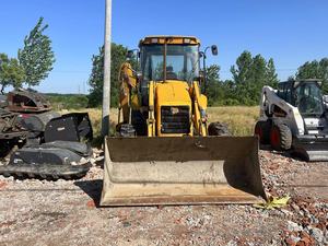 Chargeuse-pelleteuse JCB 3CX d'occasion, équipement de construction, charge nominale de 9 tonnes, puissance de 75 kW, pompe hydraulique MOOG, moteur, roulement, composants essentiels - Product Image 5