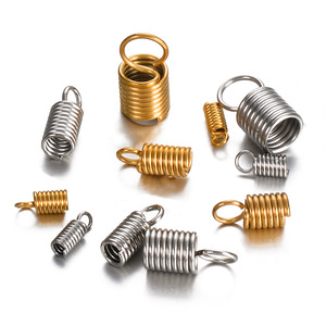 Connecteur à ressort hélicoïdal avec boucle |   Ressort d'extension en acier inoxydable plaqué or PVD 18 carats pour la fabrication de bijoux DIY - Product Image 3