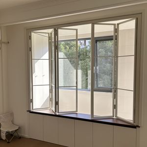 Fenêtre pliante moderne en aluminium et <span class=keywords><strong>PVC</strong></span> de haute qualité pour chambre à coucher, avec rebord durable, idéale pour appartement - Product Image 6