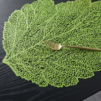 Sets de table en PVC vert métallisé en forme de feuille, écologiques, design classique, imperméables et résistants à la chaleur pour table à manger