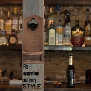 Ouvre-bouteille mural en bois rétro personnalisé pour les amateurs de bière, cadeau idéal avec récupérateur de capsules - Product Image 2