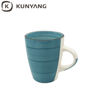 Ensemble tasse à café et soucoupe en céramique à rayures ondulées turquoise, personnalisable ODM/OEM avec logo et couleur, sans plomb, compatible micro-ondes, vaisselle en céramique