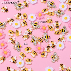 10PCS Bolsa Y2K Estilo 3D Decoraciones <span class=keywords><strong>de</strong></span> <span class=keywords><strong>uñas</strong></span> Art Golden Bee Daisy Floral Mix Shape Alloy Nail Charms a granel - Product Image 3