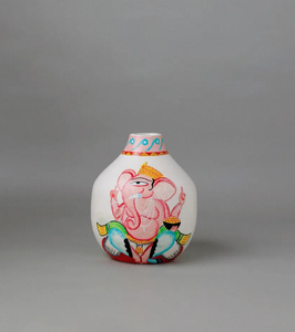 Ensemble de vases en céramique Kalighat Art Shiva Parvati Family Inspired, peints à la main, décoratifs, avec des motifs artistiques traditionnels. - Product Image 5