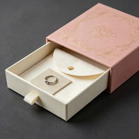 Boîte cadeau de luxe pour bijoux, écologique, recyclable, sur mesure, avec finition mate UV, emballage en carton personnalisé avec logo.