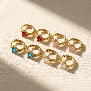 QIAOREN 12186-89 Pendientes de <span class=keywords><strong>Aro</strong></span> Minimalistas con Corte de Lágrima Coloridos, Chapados en Oro de 18K, de Acero Inoxidable, para Fiesta, Modernos, para Mujer - Product Image 1