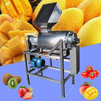 Automatische machine voor het ontpitten van mango's en het maken van pulp, en voor de verwerking van aardbeien, passievruchten, kersen en mango puree/sap.