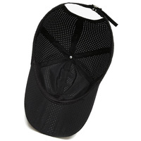 Gorra de béisbol de 5 paneles de secado rápido para hombre, estilo urbano, con malla cortada a láser, visera curva y cierre snapback, característica de tela común