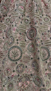 Lehenga Choli de qualité supérieure avec design brodé rose pour femme avec emballage personnalisé disponible pour l'exportation - Product Image 4