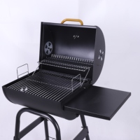 Barbecue au charbon de bois robuste avec chariot, fumoir extérieur et deux tables latérales pour le camping, les pique-niques et la cuisine en plein air