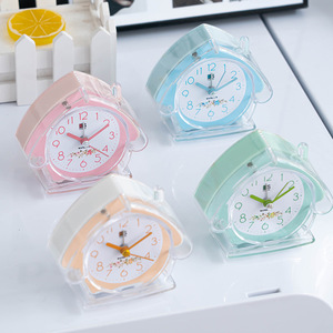 Venta directa de fábrica de relojes despertadores de plástico sencillos para estudiantes con luces, diseños de casas en colores pastel, esfera transparente y fáciles de usar. - Product Image 1