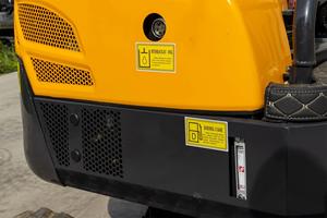 Mini excavadora de 1 tonelada, Micro excavadora sobre orugas con cilindro hidráulico Eaton, caja de cambios, bomba de Motor PLC a la venta - Product Image 5