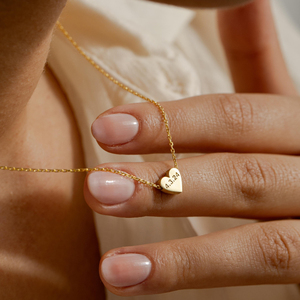 Colgante de Corazón Grabado Personalizado CYNYA - Collar Personalizado <span class=keywords><strong>para</strong></span> Mamá, Regalo Significativo <span class=keywords><strong>para</strong></span> el Día de la Madre y la Familia - Product Image 2