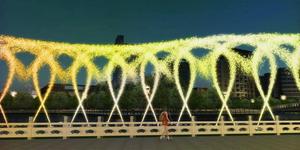 Luces LED de Colores, Altavoces con Efecto de Agua Danzante, Sistema de Control Flotante - Product Image 1