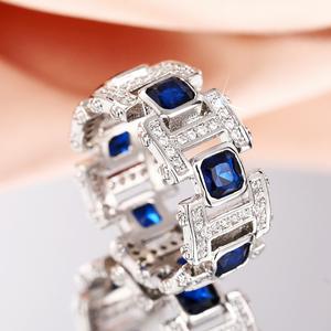 Anillo de Eternidad de Oro Blanco con Zafiro para Mujer T0817, Corte Princesa, Engaste Pavé, Anillo Fino Geométrico para Boda - Product Image 2