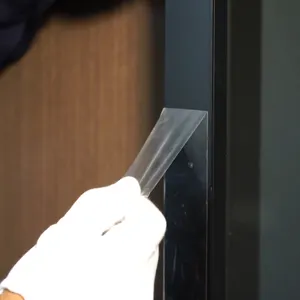 Bande de protection de fenêtre PE d'adhérence de film plastique résiduel sans colle pour les portes de fenêtres de profilés en aluminium