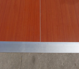 Paneles de Madera Contrachapada para Pista de Baile, Diseño Moderno y Simple, Color Marrón, con Borde de Aluminio y Logotipo Personalizado, Diseño sin Agujeros, 30 mm de Grosor - Product Image 1