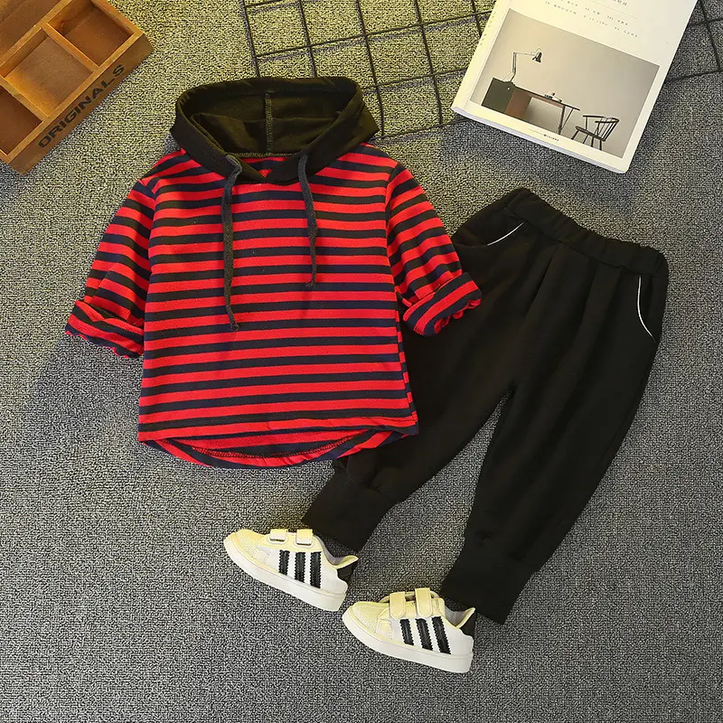 韓国のストレッチツーピース秋の子供服新しい男の子のTシャツとパンツの男の子のトリコットジャケットパンツ服セット