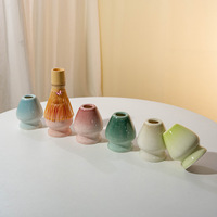 Ensemble d'accessoires exclusifs pour thé japonais : bol à matcha avec bec verseur, fouet à thé et support, style vintage japonais