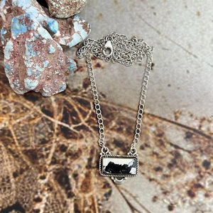 ชุดสร้อยคอและต่างหูเงินแท้ทำมือลายควายขาวสำหรับผู้หญิง ชุดเครื่องประดับเงิน - Product Image 1