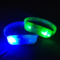 Interactif A MENÉ LE Bracelet Léger Rougeoyant Son Bracelet LED Télécommandé