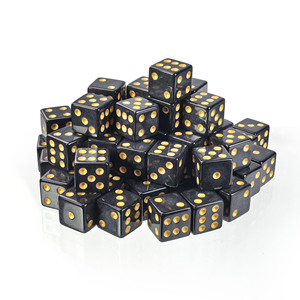 Dado Acrílico Poliédrico Personalizado Estándar Negro con Puntos Dorados de 16 mm y Esquinas Cuadradas para Juegos - Product Image 1