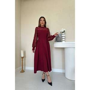 Vestido de Noche de Satén Borgoña al por Mayor con Ribete de Encaje y Detalles Fruncidos - Product Image 4