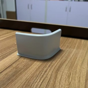 Plinthe Moderne en Plastique Résistant à l'Eau Noir Blanc Gris Grain de Bois Adhésive avec Clous Cachés en PVC pour Hôpital - Product Image 3