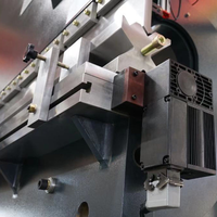 Presse plieuse CNC 40T à faible encombrement pour profilés architecturaux en métal fin, portes et fenêtres revêtues