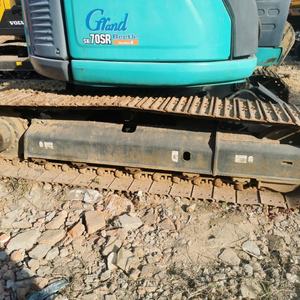 Excavatrice sur chenilles d'occasion Kobelco Sk70, 7 tonnes, mini, marque japonaise, d'occasion, Kobelco SK70sr, pelle à vendre - Product Image 6