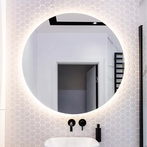 กระจกห้องน้ำ LED ดีไซน์ทันสมัย 500W พลังงานแสงอาทิตย์ แบบไร้กรอบ ติดผนัง พร้อมเครื่องทำความร้อนไฟฟ้า ให้ความร้อนเร็ว ควบคุมอัจฉริยะ - Product Image 1