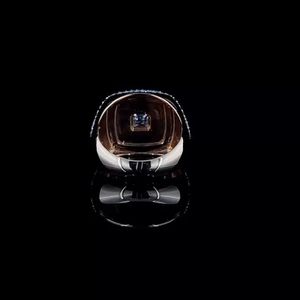 แหวนหมั้นเพชรทรง Asscher ขนาด 1.00 กะรัต เพาะเลี้ยงในห้องปฏิบัติการ ดีไซน์วงแหวนบิดเกลียว ทองคำขาว 14K รับรองโดย IGI สี E สไตล์คลาสสิก - Product Image 4
