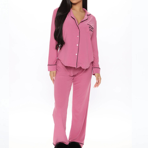 Pijamas de modal LunaDrape, top de cuello en V de longitud completa y pantalones hasta el tobillo para mujer, ropa elegante para la transición de noche a mañana - Product Image 6