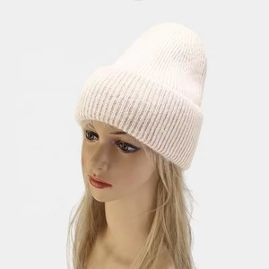 Bonnet d'hiver pour femmes en fourrure de lapin angora, tricoté à la main, doux et confortable. - Product Image 6