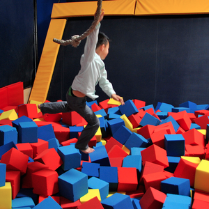 Vente en gros de blocs de fosse en mousse emballés sous vide de couleur personnalisée couverture de <span class=keywords><strong>trampoline</strong></span> bloc de mousse éponge <span class=keywords><strong>jouet</strong></span> pour enfant cube en mousse souple pour enfants - Product Image 6