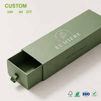 Boîte cadeau personnalisée vert sauge avec tiroir et emblème feuille arquée blanche imprimé pour marque de soins naturels, vente en gros et au détail