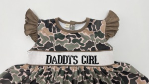 Qingli OEM Custom a mano Smocked Daddy Girls <span class=keywords><strong>vestito</strong></span> senza maniche con bottone <span class=keywords><strong>leopardato</strong></span> sul retro senza tariffa - Product Image 4