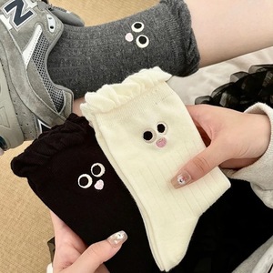 Chaussettes mi-mollet pour femmes, motif dessin animé mignon, grands yeux, en dentelle, absorbantes, polyvalentes, pour l'automne et l'hiver - Product Image 2