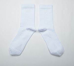 Vente en gros de chaussettes de cyclisme blanches Crew Sport Compression Fit Chaussettes de vélo Chaussettes de vélo athlétiques personnalisées respirantes Fabricant - Product Image 3