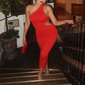 Vestido Midi Ajustado con Abertura en un Hombro, Color Rojo, Diseño 2026, para Fiestas Nocturnas y Eventos - Product Image 1