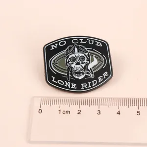 Shmik Punk Fumer Crâne avec Lettres NO CLUB LONE RIDER Émail Métal Drôle Pins Broches Badges Sac À Dos Vêtements DIY Patch - Product Image 5