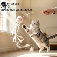 Jouet interactif pour chat en peluche avec design de patte mignon et rubans flottants