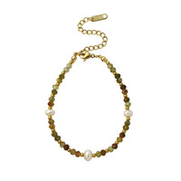 Bracelet de mode perlé coloré pour femme, design unique et original, collection Printemps-Été 2025, bijou de main élégant